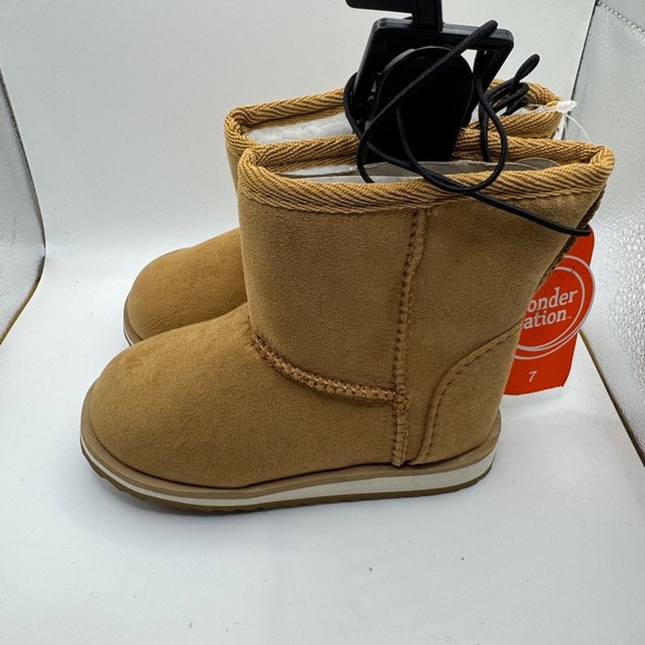 NWT Wonder Nation Toddler Size 7 Girls Tan Faux Fur Winter Boots - Picture 1 of 6